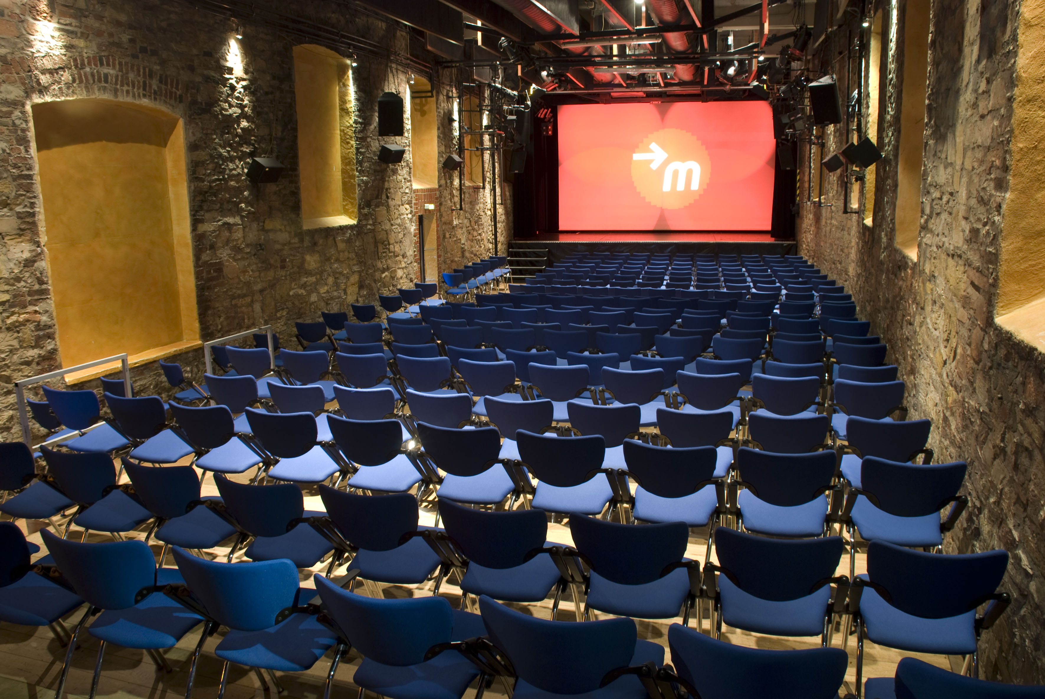 Kino in der Lagerhalle